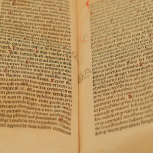 Skan archiwalny - zabytkowy rekopis z lacinskim tekstem