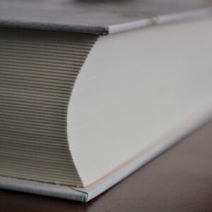 Skanowanie ksiazki - gruba ksiazka z widocznymi kartkami